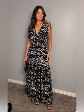 Calvin Klein Black & White Abstract V-Neck Tie-Shoulder Maxi Dress